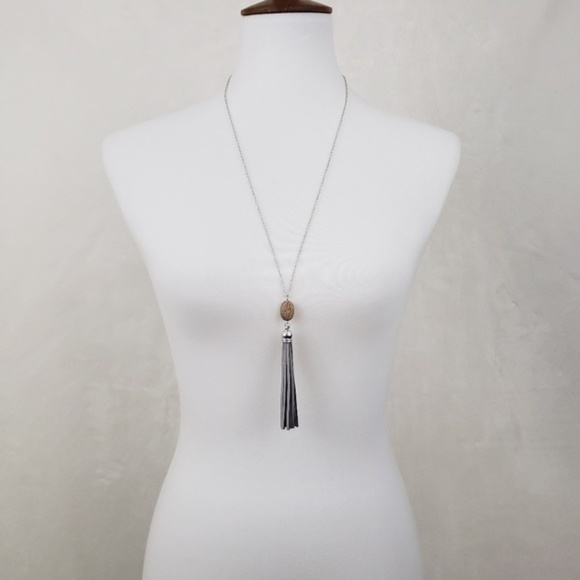 🌻 Long Gray Tassel Necklace with Stone - Picture 2 of 2